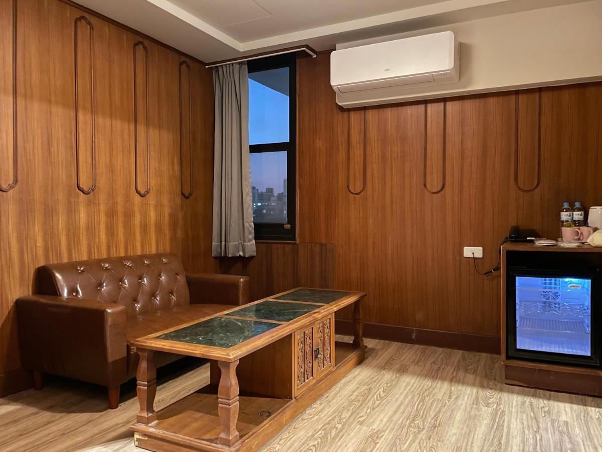 Yoshi Hotel - Tainan Station Branch Εξωτερικό φωτογραφία