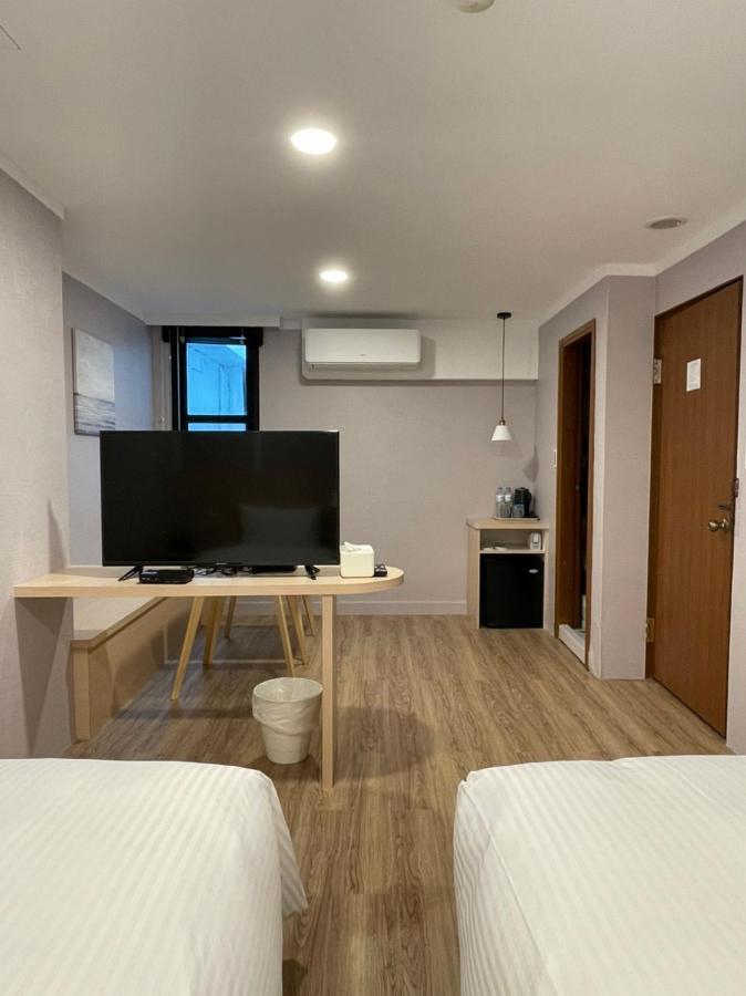 Yoshi Hotel - Tainan Station Branch Εξωτερικό φωτογραφία