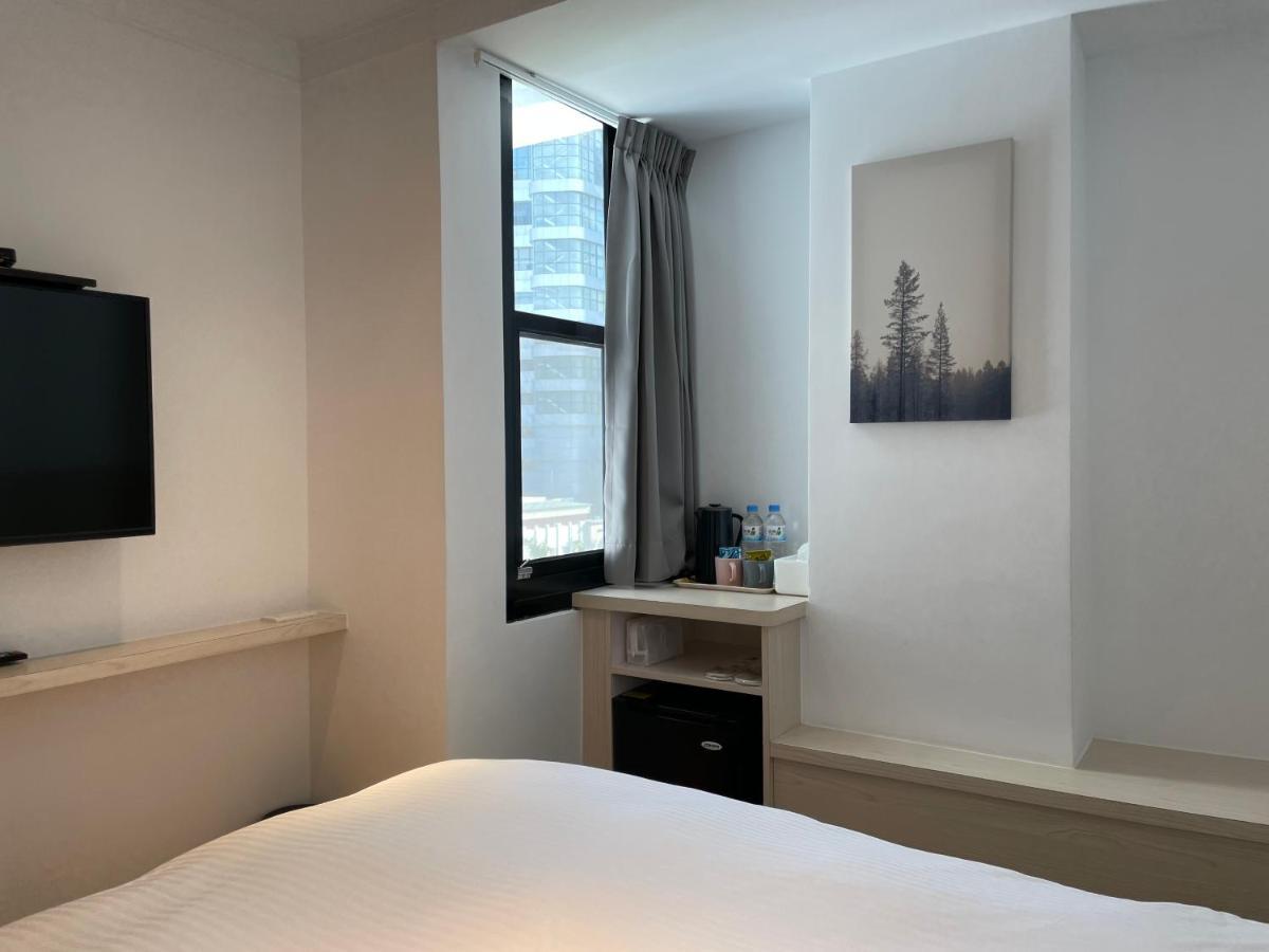 Yoshi Hotel - Tainan Station Branch Εξωτερικό φωτογραφία