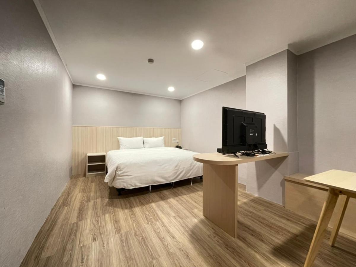 Yoshi Hotel - Tainan Station Branch Εξωτερικό φωτογραφία