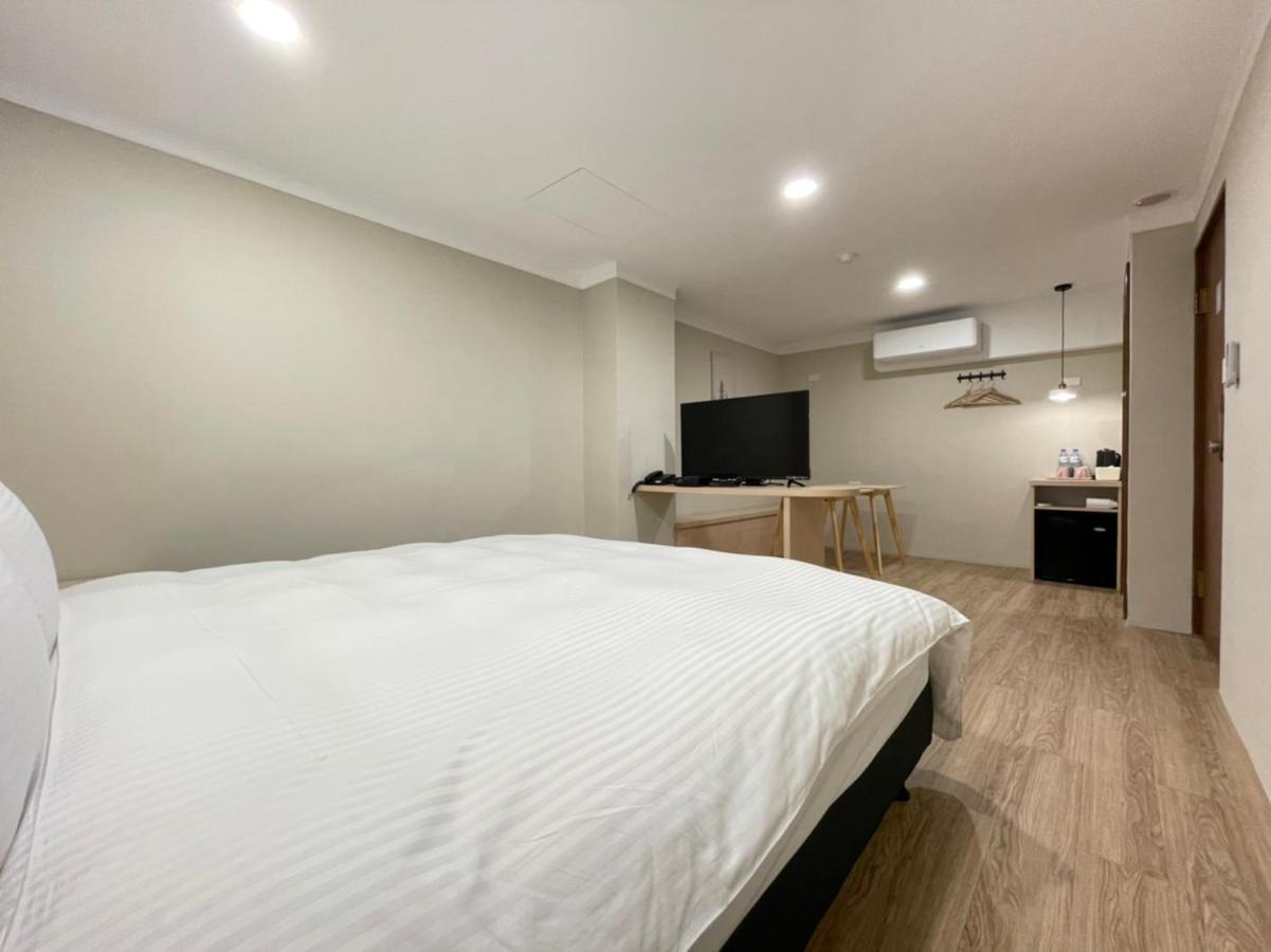 Yoshi Hotel - Tainan Station Branch Εξωτερικό φωτογραφία