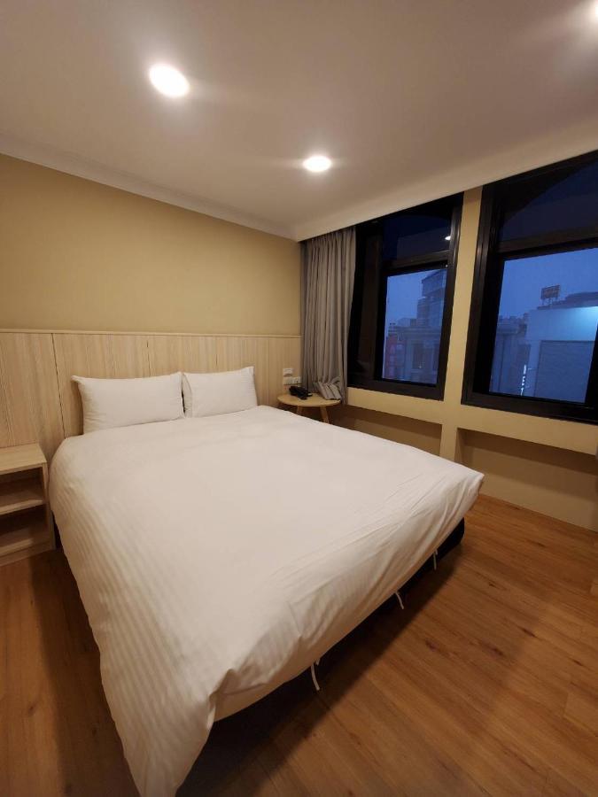 Yoshi Hotel - Tainan Station Branch Εξωτερικό φωτογραφία