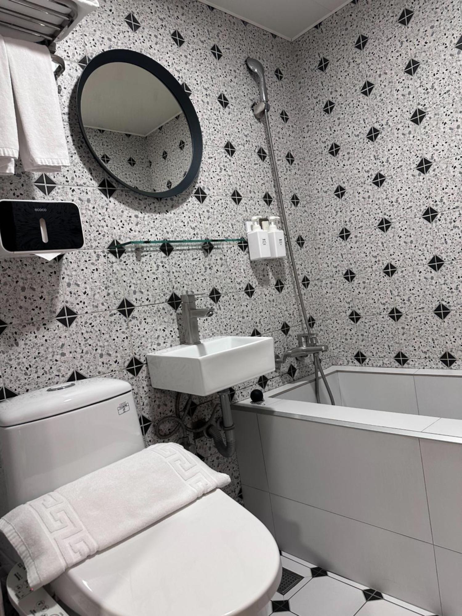 Yoshi Hotel - Tainan Station Branch Εξωτερικό φωτογραφία